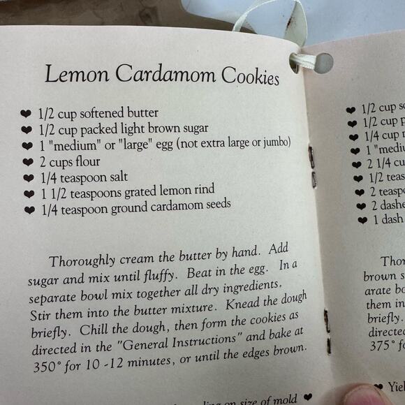 1993 Brown Bag Mold Gingerbread House Cookie Craft Christmas VTG Recipe Book - Picture 3 of 6